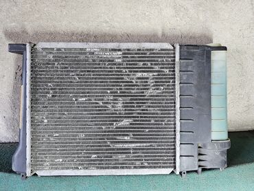 Радиаторы: Радиатор охлаждения двигателя BMW E30, 318i, 1991г.в. Оригинал BEHR — 18