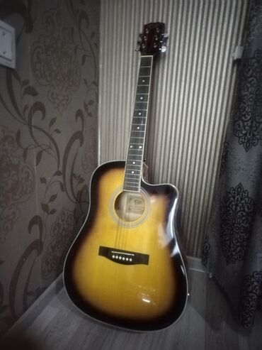ibanez gitara: Gitara 1 simi qirilib. 200 azn almisiq