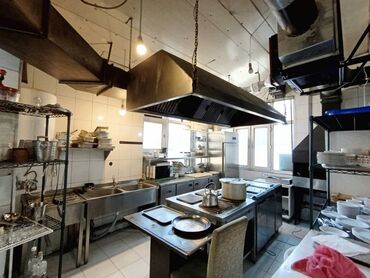 Kommersiya daşınmaz əmlakının satışı: Mərkəzdə, İçəri Şəhər metrosu, yol kənarında, gediş-gəliş bol olan — 9