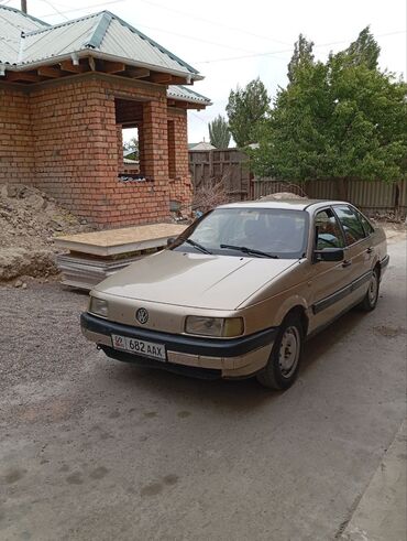 Volkswagen: Volkswagen Passat: 1989 г., 1.8 л, Механика, Бензин, Седан