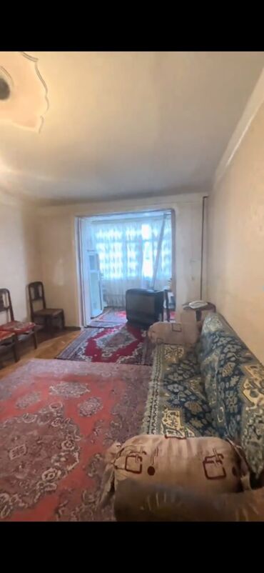 Köhnə tikili: Ev yerləşir Azəritifaqda praspektə baxan binanın arxasındakı -da lalafo.az — 2 Köhnə tikili: Ev yerləşir Azəritifaqda praspektə baxan binanın arxasındakı — 2