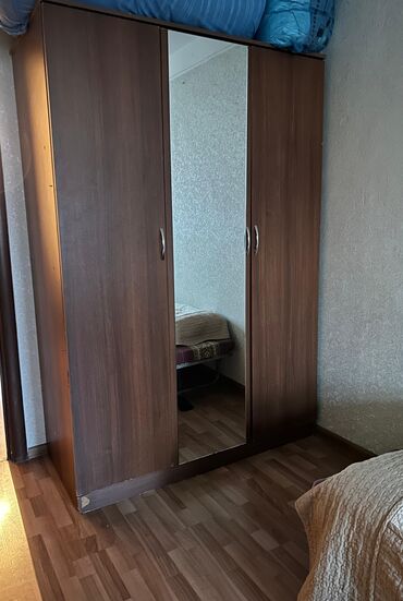 Dolablar: Açılan, 3 qapılı Düz dolab, Qarderob, paltar dolabı