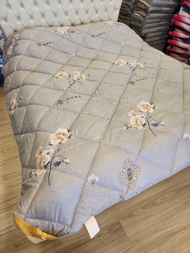 Yorğanlar, adyallar: Laperla qış yorğanları Bir nəfərlik 160*220 25azn İki nəfərlik — 5