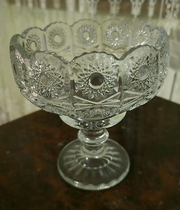 dekor qab: Klassik şüşə/qab kristal görünümlü ayaqlı vazadır. - Material — 1