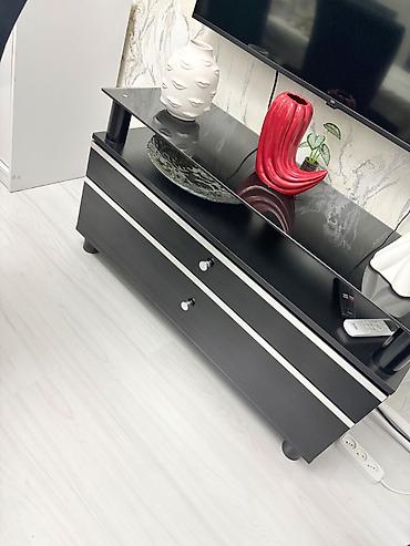 TV altlığı: Çox ideal veziyyetdedir.Heç bir cizigi yoxdur.Real alicilar yazsin — 1