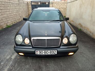 Mercedes-Benz: Mercedes-Benz E 230: 2.3 l | 1996 il Sedan