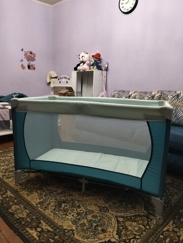 manejlər: Uşaqlar üçün yüngül və rahat oyun meydançası. Mavi rəngli, tor