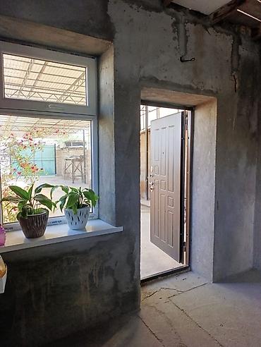 Продажа коттеджей и домов: 2 комнаты, 63 м², Бишкек, Киркомстром Собственник — 7