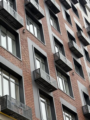 срочно продаётся 1 комнатная квартира в районе ошского рынка по улице кенсуйская: 1 комната, 39 м², Элитка, 3 этаж, ПСО (под самоотделку)