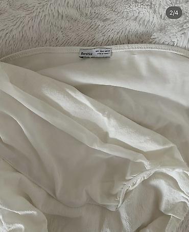 amity 2: Bershka bela haljina na bretele, model sa naborima i učkurom - Brend — 2
