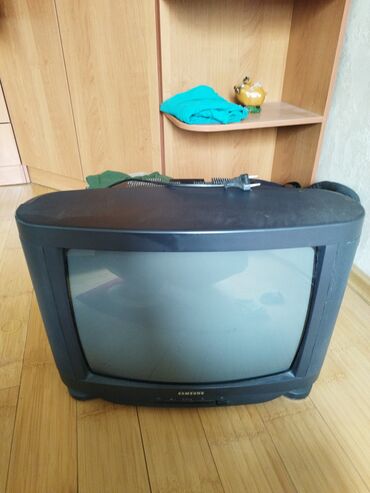 телевизор samsung ue55js9000: Продам телевизор, рабочий. стоимость 300 сом Забрать можете в мкр