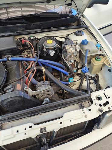 е34 дизель: Audi 80: 1993 г., 2 л, Механика, Газ, Седан — 5