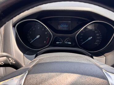 Ford: Ford Focus sedan – qara rəng, AZ nömrə nişanı. - Kuzov: sedan, qara — 2