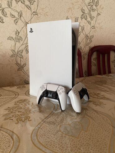 ssd hard disk: PS5 FAT 1 il əvvəl playroomdan alınıb zəmanət talonundakı seriya ilə