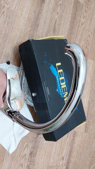 очки подводные: Продам смеситель новый для кухни с гайкой, в наборе подводные гибкие