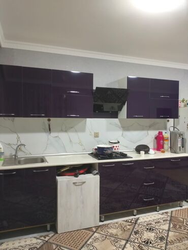 Komodlar: Metbex mebili 500₼ selqeli istifade olunub .4.50 olcude . Üzernde