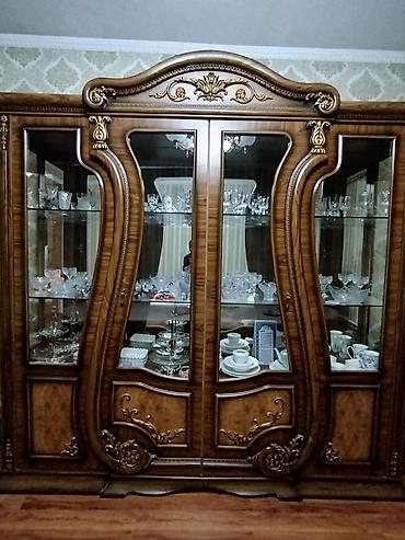 буфет: Витринный буфет для гостиной в классическом стиле. - Материал — 1