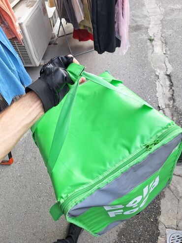 Kuryer çantaları: Bolt çantası 1 ay ișlənib.1 ay ərzində az istifadə olunub.Təzə