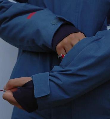 Zimske jakne: Muška zimska jakna sa kapuljačom - Boje: teget, crvena i siva/plava — 6