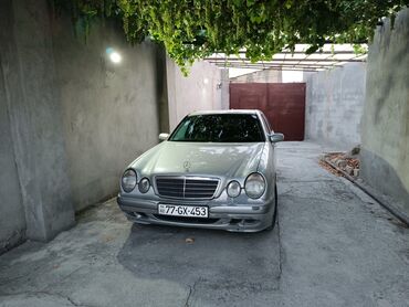 eken ultra hd: Mercedes-Benz E 220: 2.2 l | 2000 il Sedan