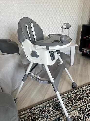 Uşaq yemək stulu – Kidilo, boz/ağ rəngdə. - Yumşaq, silinməsi asan