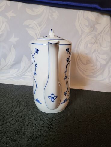 Čajnici: Nov bokal Jager Eisenberg original blue 9 god. Porcelanski na lalafo.rs — 3 Čajnici: Nov bokal Jager Eisenberg original blue 9 god. Porcelanski — 3