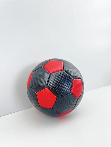 futbol corabı: №: 8686 Məhsulun adı: Futbol üçün top, qara/qırmızı, ölçü 3 Brend: No — 1