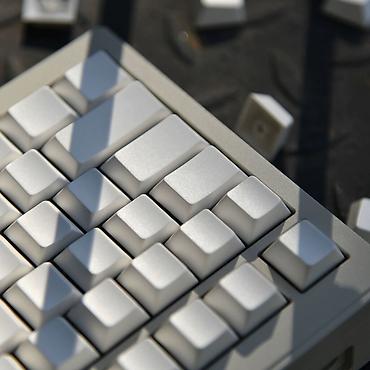 кейкапы для клавиатуры: Клавиатура, Механическая, Bluetooth, Проводное подключение, Размер: 75% — 4