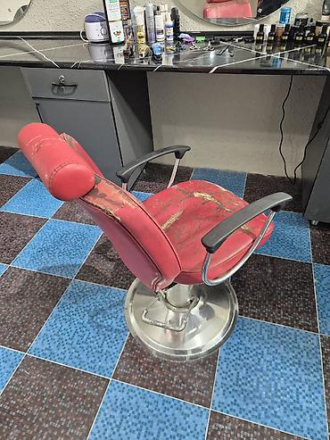 mebel avadanlığı: Bərbərxana üçün salon kreslosu satılır. Qırmızı rəngli, klassik — 1