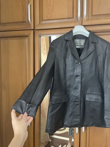 женскую кожаную куртка черного: Кожаная куртка, XL (EU 42)