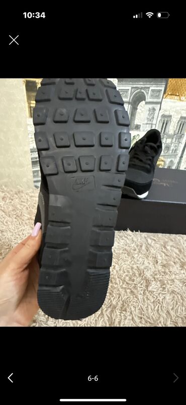 nike baku resimleri: Krasofkalar və idman ayaqqabıları