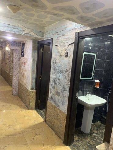 Restoran, kafelər: Nəsimi rayonu,Azadliqla Inqilab kucesinin kesişmesinde yerlesen,9 — 8