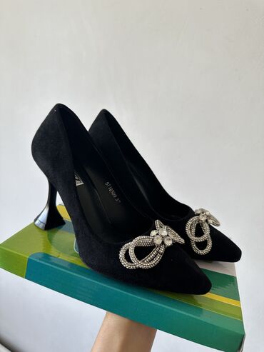 каблуки черные: Туфли 37, цвет - Черный
