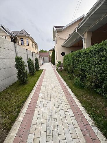 Продажа коттеджей и домов: URSA 🏡 Продаётся уютный кирпичный дом в Бишкеке (район Политеха — 15