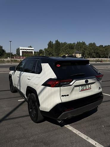 раф газ: Toyota RAV4: 2022 г., 2.5 л, Гибрид, Кроссовер — 4