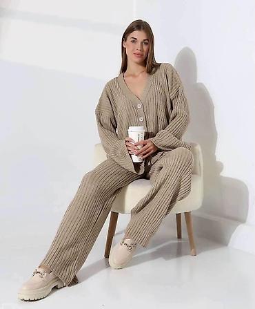 laura biagiotti srbija: Komplet: 3.900 dinara 
Uvoz iz Turske 
Dužina nogavica 120cm — 2