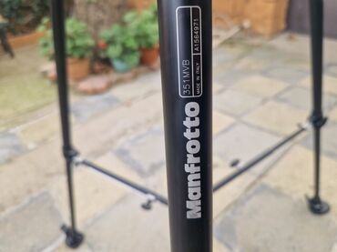 Videokameralar: Panasonic P2 DVCPRO HD peşəkar video kamera + Manfrotto 503HDV tripod — 24