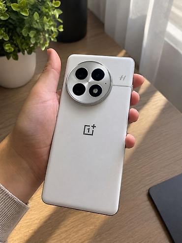 OnePlus 13, Б/у, 256 ГБ, цвет - Белый, 2 SIM