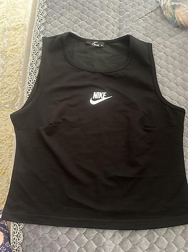 Qara rəngli idman köynəyi (tank top)n - Üst: qolsuz, dairəvi yaxalı