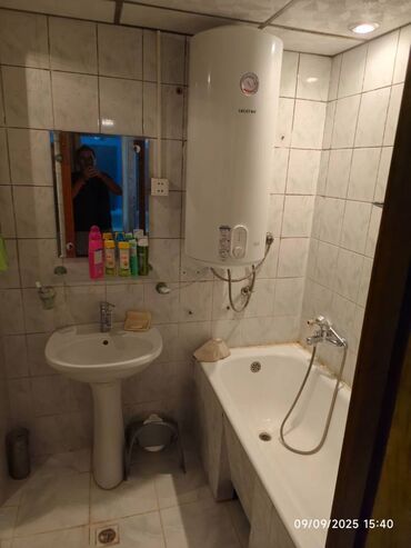 Uzunmüddətli kirayə mənzillər: Binəqədi rayonu,Varovski,milli qvardiyanın yanında.9 mərtəbəli binanın — 6