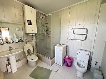 Долгосрочная аренда домов: 600 м², 6 комнат и более, Киргизия 1 — 17