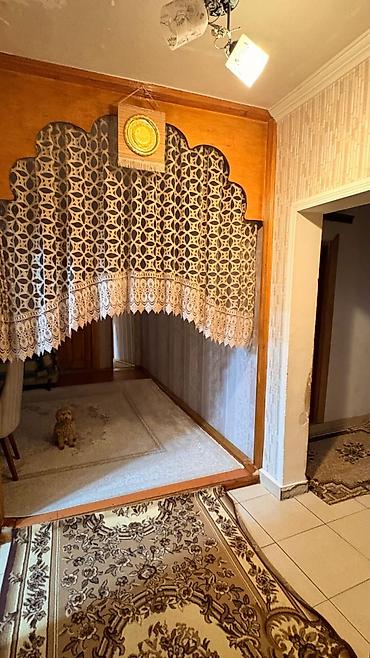 col qapi: Ev normal vezıyyetdedir 4 otaqlıdır,kombi var,metbex mebel qiymete — 1