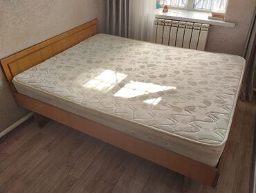детскую кровать из дерева: Двуспальная кровать, Б/у, С матрасом, длина - 195 см