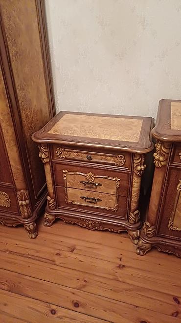taxta stul: Klassik üslubda, oyma naxışlı dəbdəbəli mebel dəsti. Tərkibi: - — 5