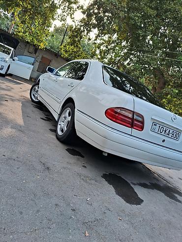 Mercedes-Benz: Mercedes-Benz E-Class: 2.3 l | 1996 il Sedan — 12
