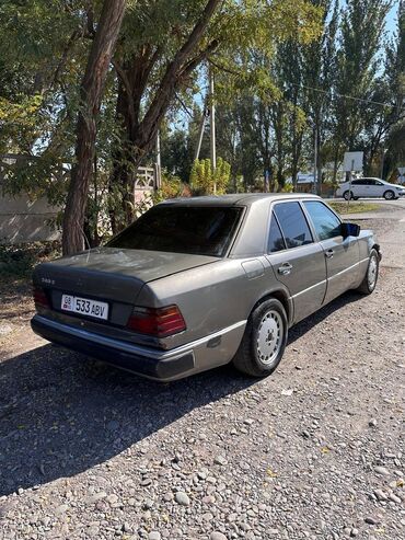 Toyota: Mercedes-Benz 230: 1990 г., 2.3 л, Механика, Газ, Седан