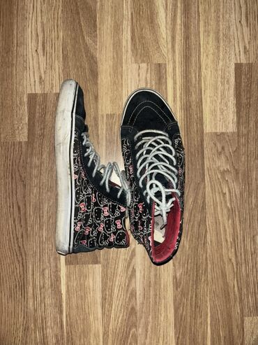 красофкалар мужской: Vans Sk8-Hi x Hello Kitty dizaynlı idman ayaqqabısı - Model: Vans