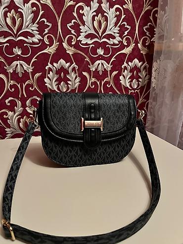 toxunma canta: Michael Kors çiyin çantası – qara/qaranlıq boz monoqram (MK) printi — 1