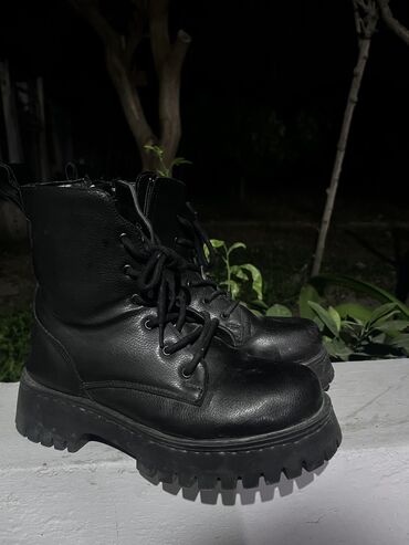 домашние тапочки зайчики: 39razmer.Heç bir əksiyi yoxdur.ehtiyac olmadığı üçün ucuza satılır