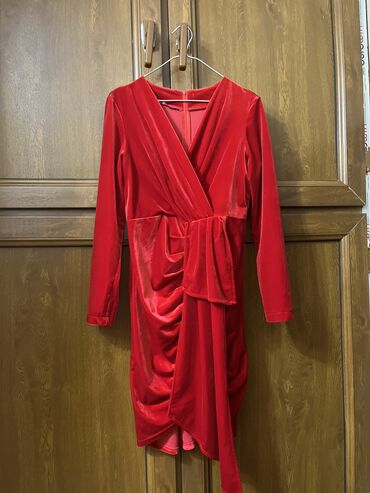 qirmizi paltar: Коктейльное платье, Мини, L (EU 40)